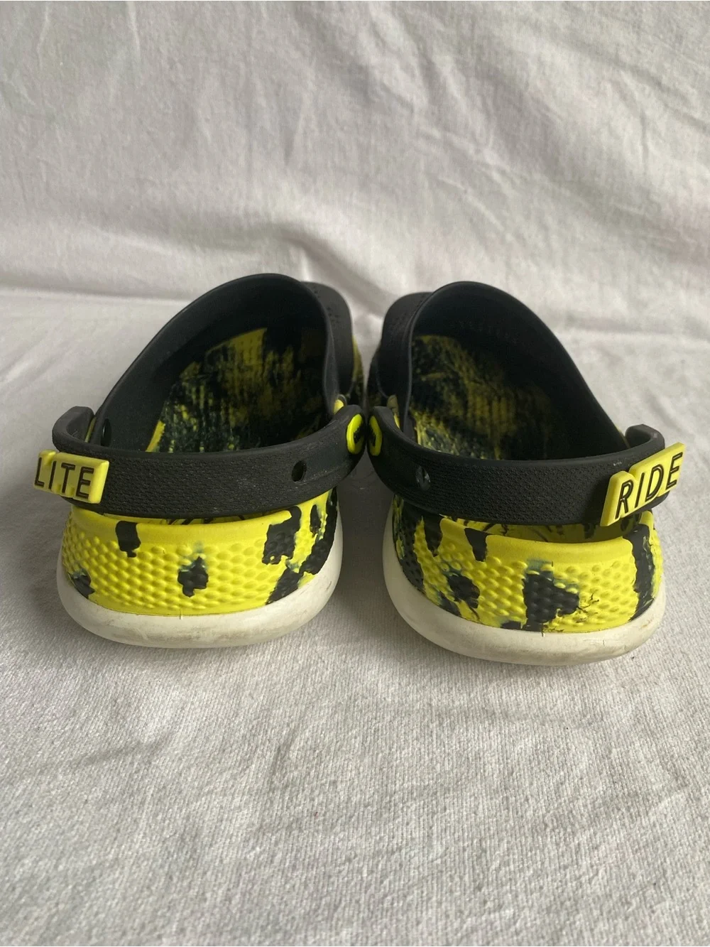 CROCS LiteRide 360 Marbled Clog in Black and Neon Yellow